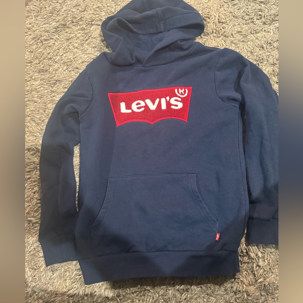Youth levis sweater size L used a few times